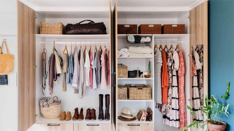 How to properly store your clothes and give your wardrobe a makeover!